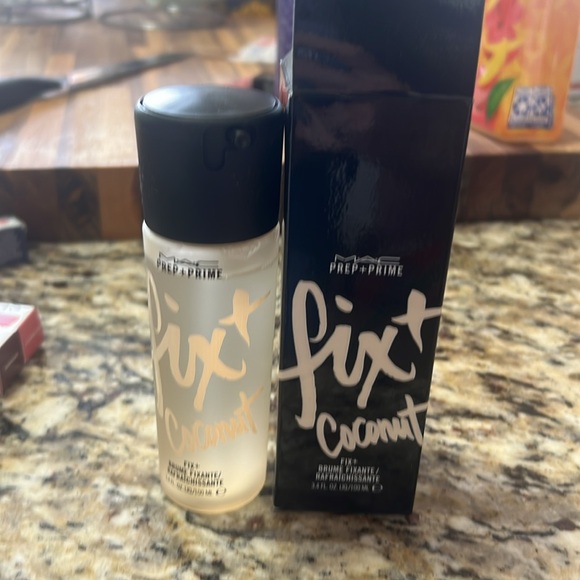 🌙♣️Mac Fix+ Coconut Setting Spray Full Size - Picture 7 of 8
